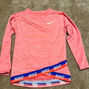 Girls Nike athletic shirt 5-6 yrs